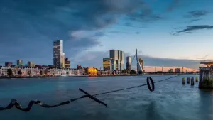 Jakie zalety mają biurka skandynawskie?